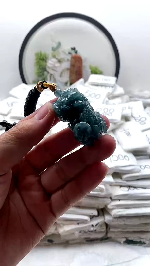 颈饰未镶嵌翡翠貔貅