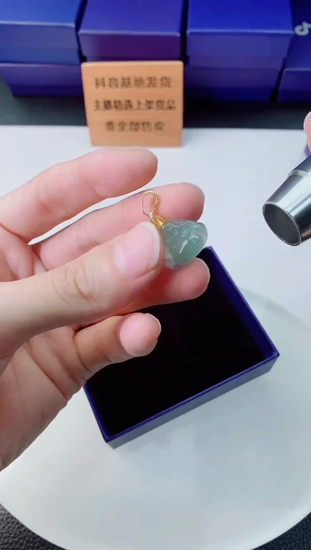 翡翠未镶嵌颈饰  ·