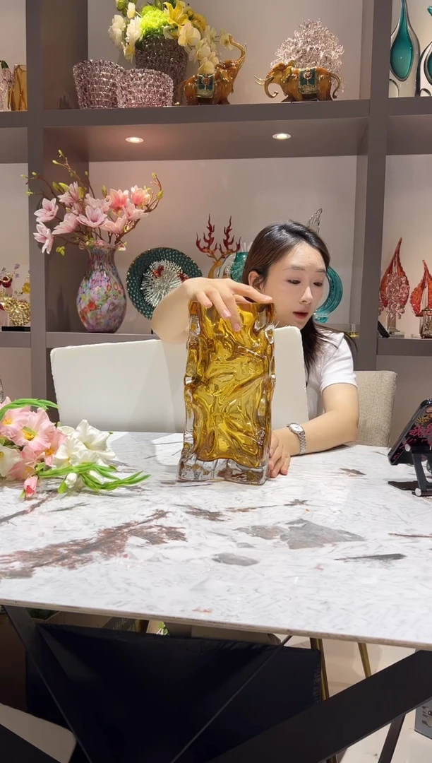 设计师款琥珀色花瓶