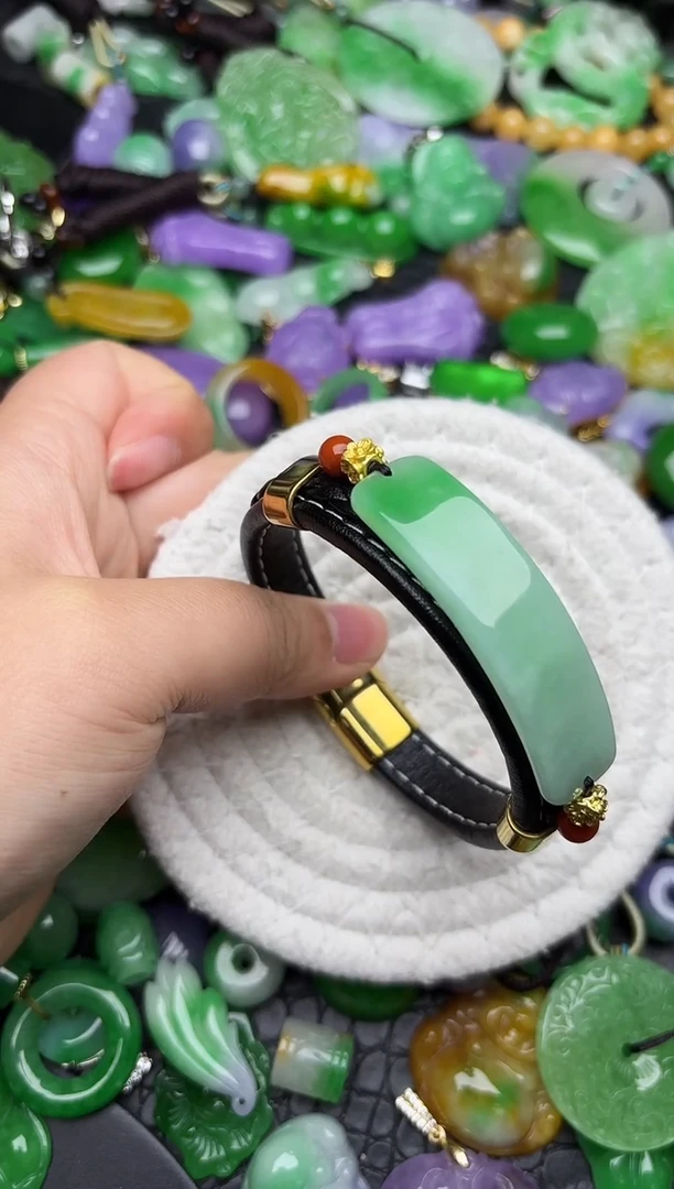 颈饰未镶嵌翡翠缅甸翡翠吊坠