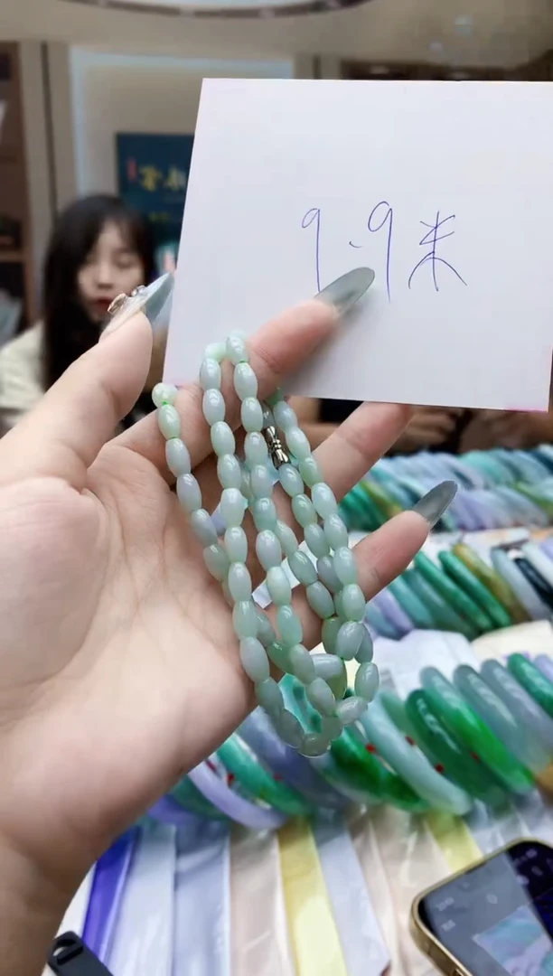 翡翠未镶嵌颈饰多样性发其一