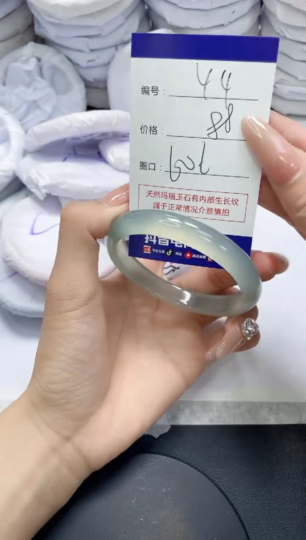 未镶嵌手镯玛瑙/玉髓44