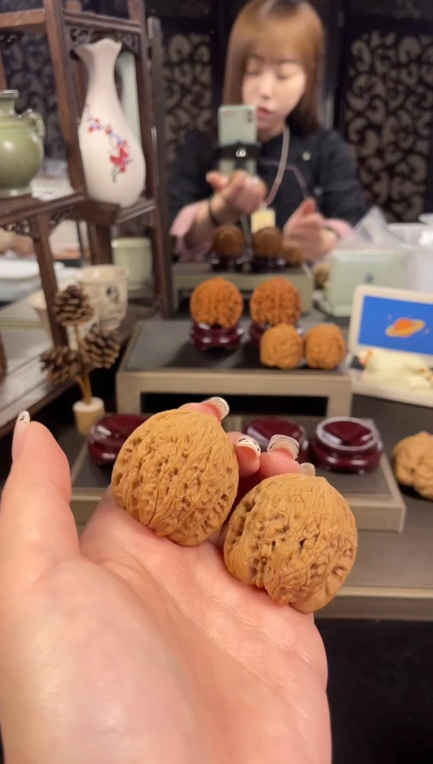 【闪购商品】文玩核桃把件绣球38尺-12