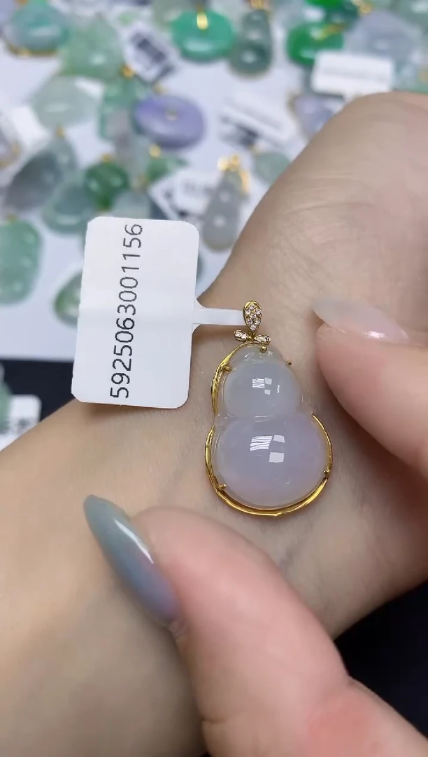 翡翠18K金镶嵌颈饰天然缅甸翡翠A货