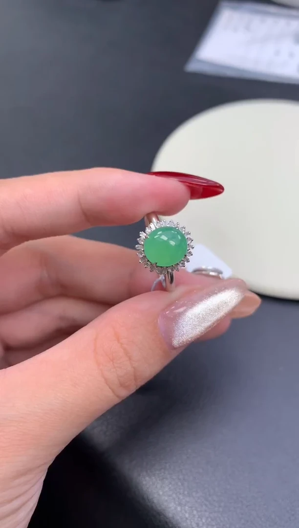 颈饰18K金镶嵌翡翠48小时鉴赏期 退货不扣服务费