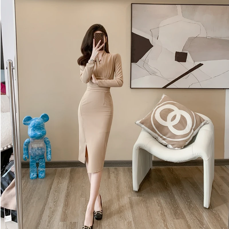 春装气质穿搭连衣裙2025新款高级感杏色长款过膝开叉名媛职业裙子