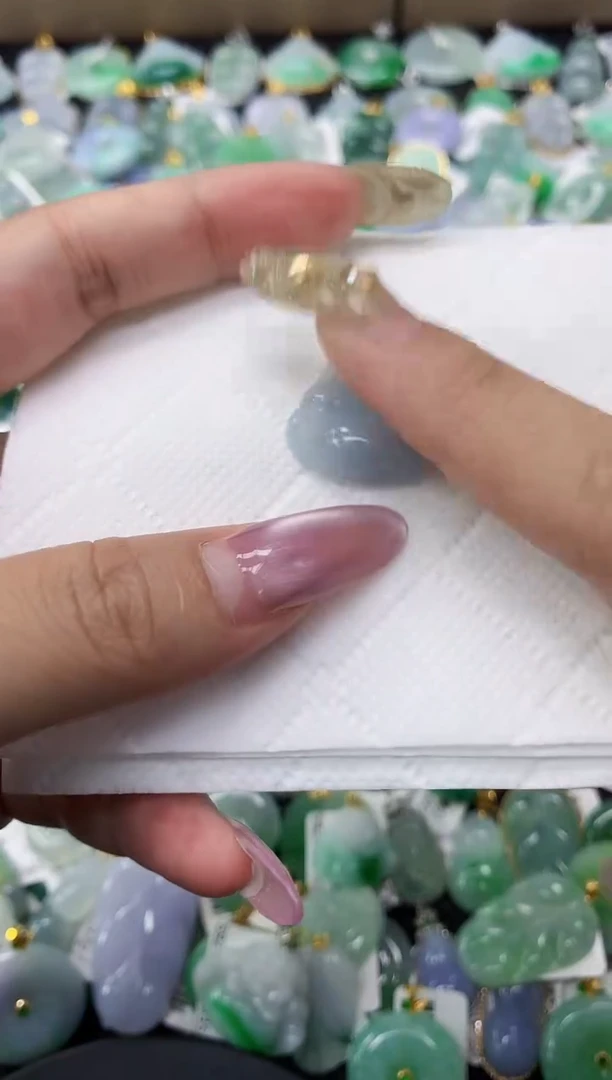 翡翠18K金镶嵌颈饰1111111111