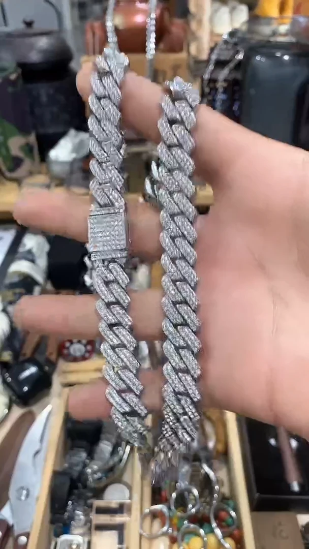 瓷片闪购商品  如图所示