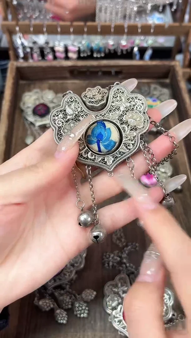 织绣民族风非遗老绣苗银饰品158