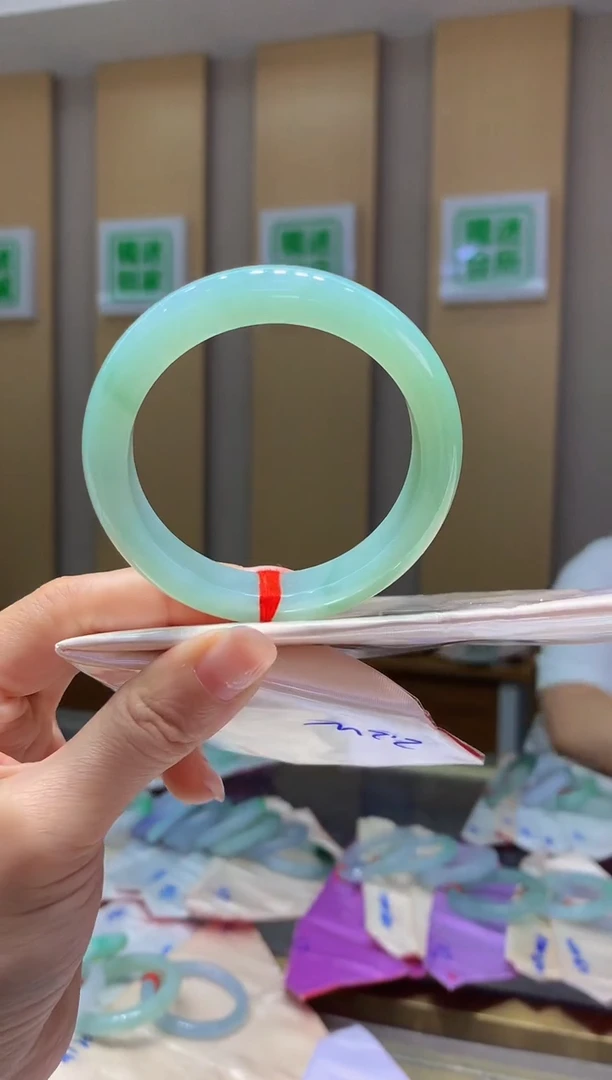 翡翠手镯未镶嵌-Q140圈口55*11.5*9.7