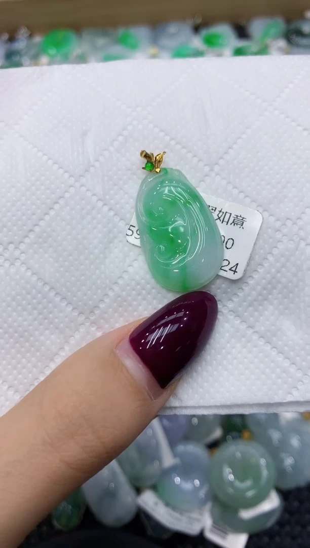翡翠18K金镶嵌颈饰111111111111