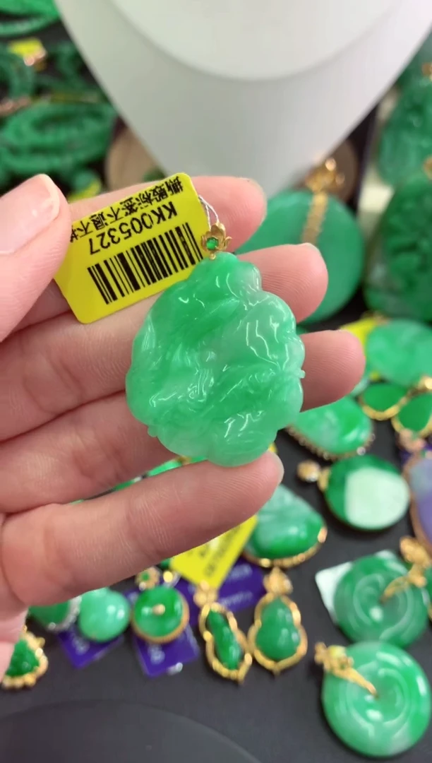 吊坠(不含链)18K金镶嵌翡翠黄*榆天然缅甸翡翠A货