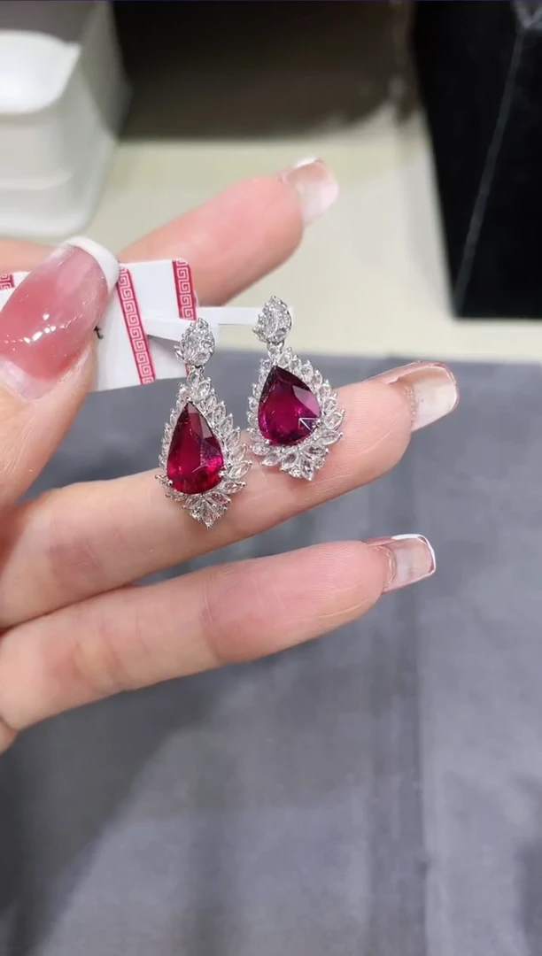 【闪购商品】碧玺吊坠18K金镶嵌多样性发其一