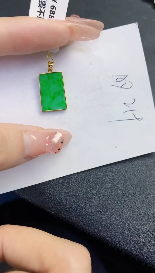 颈饰18K金镶嵌翡翠缅甸天然翡翠A货