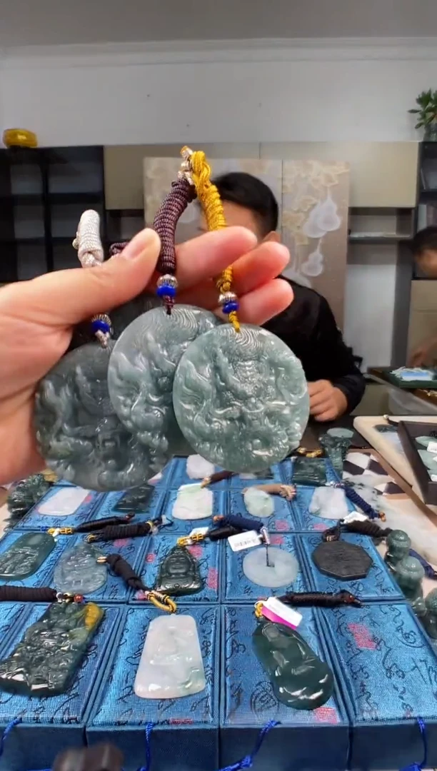 颈饰未镶嵌翡翠多样性发其一