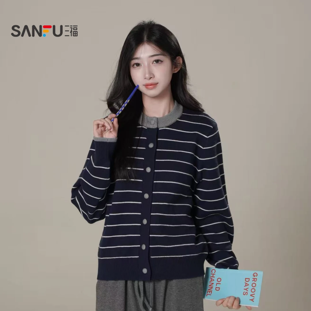 三福 秋季韩系印花毛针织衫条纹长袖针织宽松黑白毛衣513110