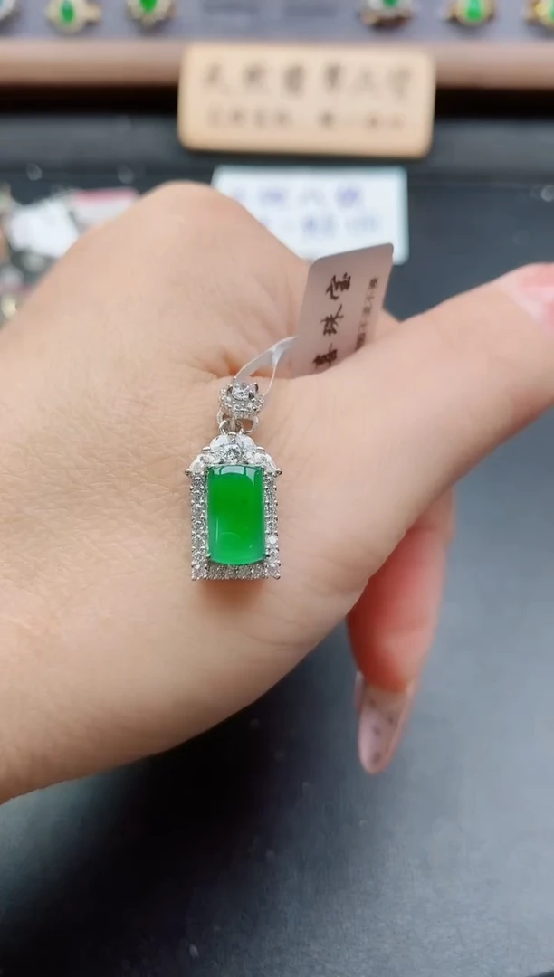 吊坠(赠链)银S925镶嵌翡翠1