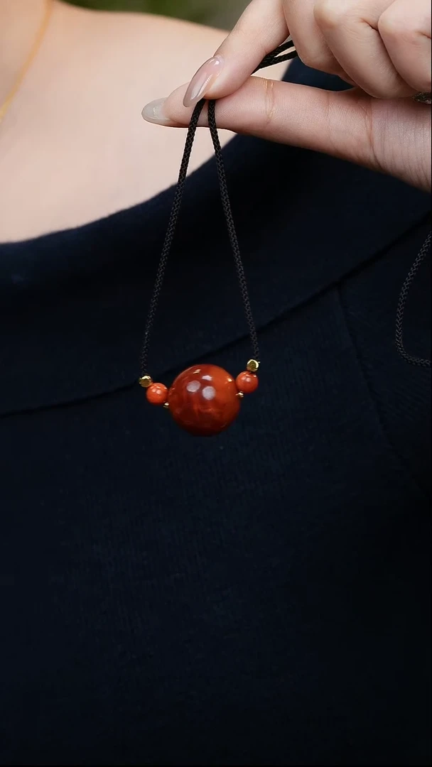 18K金镶嵌吊坠南红玛瑙D