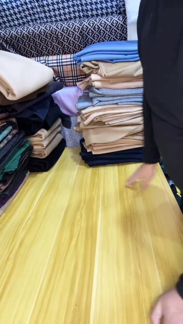 浅灰色和灰白色             2米