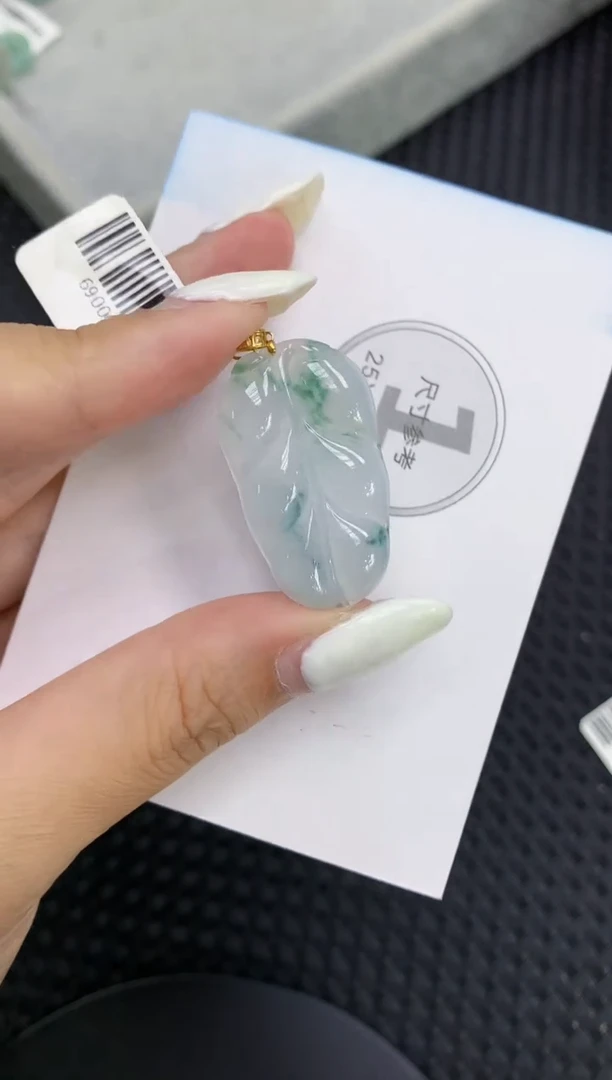 颈饰18K金镶嵌翡翠11111111111