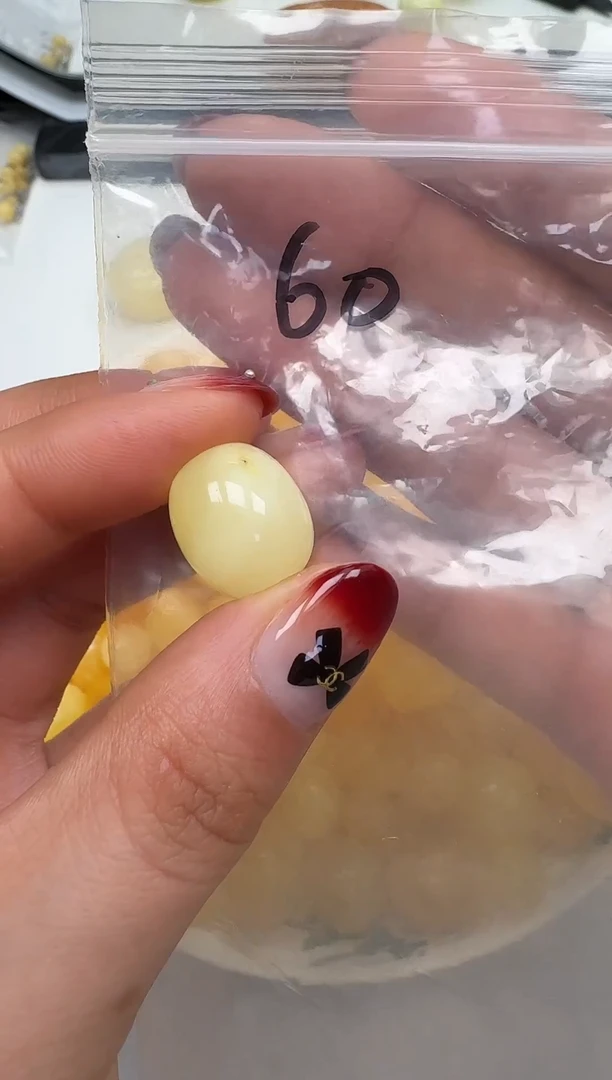 裸石琥珀未镶嵌如图微瑕