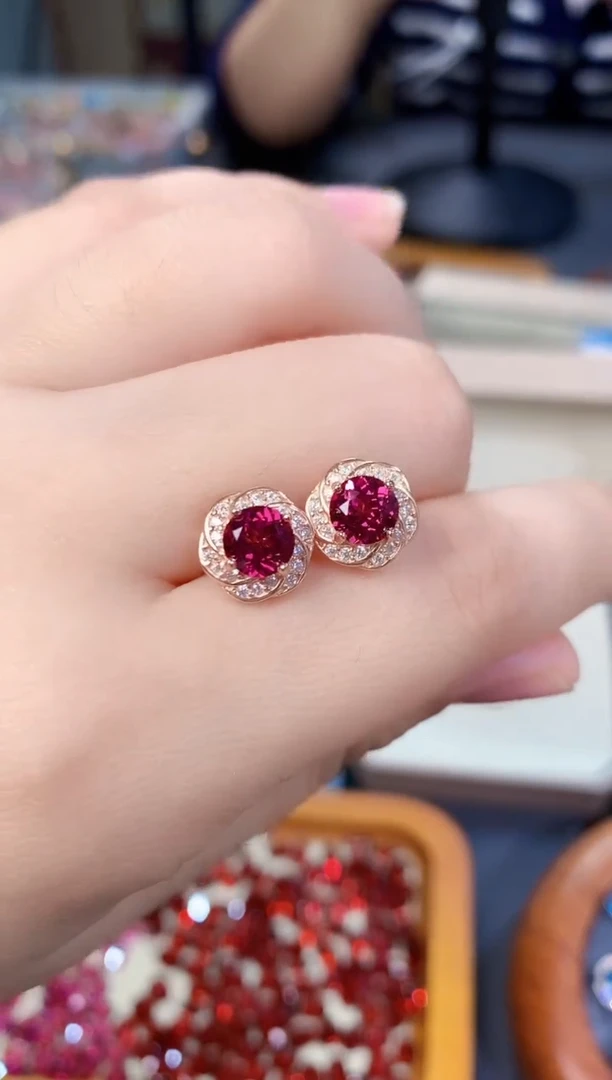 【闪购商品】石榴石耳钉银S925镶嵌天然镁铝