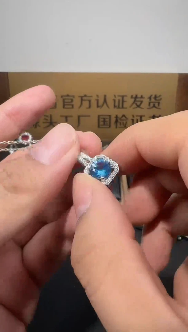 吊坠(赠链)蓝宝石18K金镶嵌884