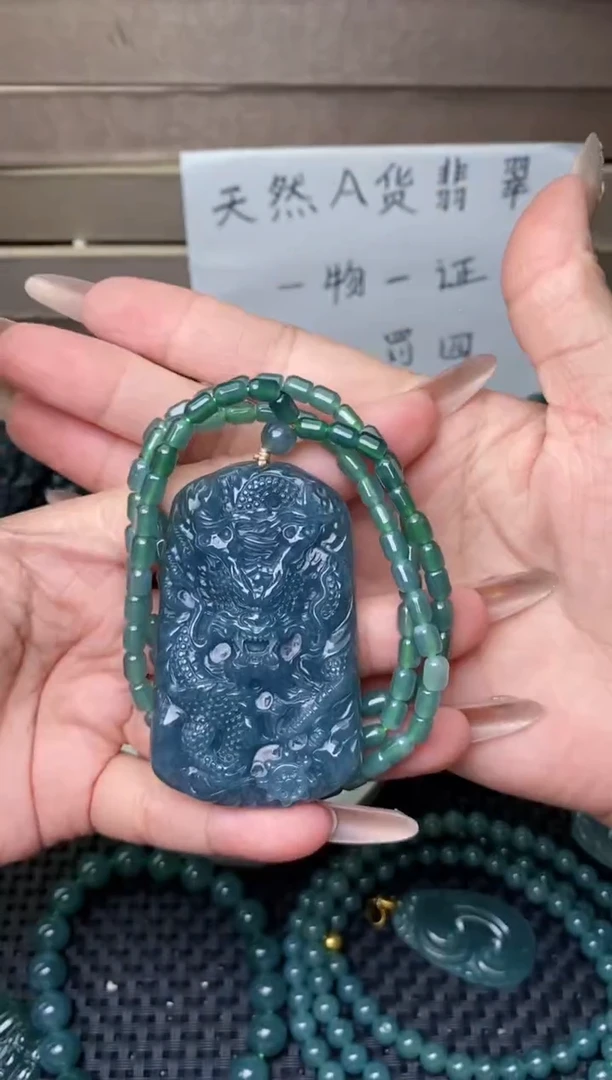 翡翠未镶嵌颈饰额
