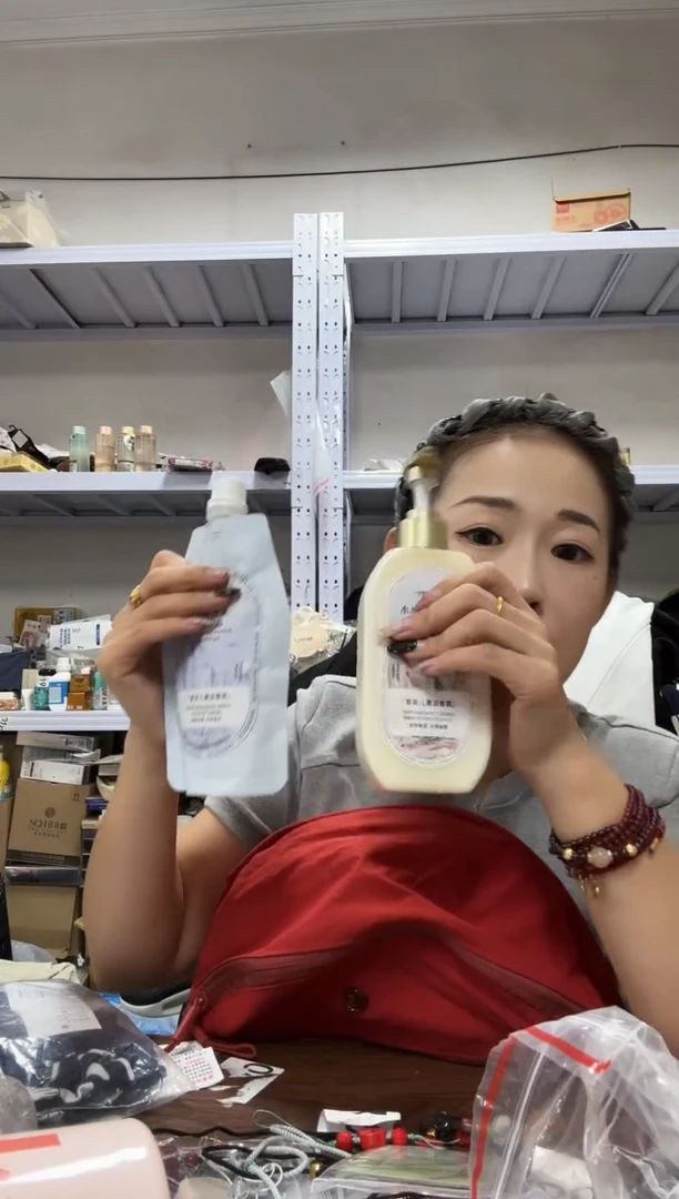 PU上车啦 宝宝们抓紧时间去下方链接拍吧一瓶身体乳一袋沐浴露