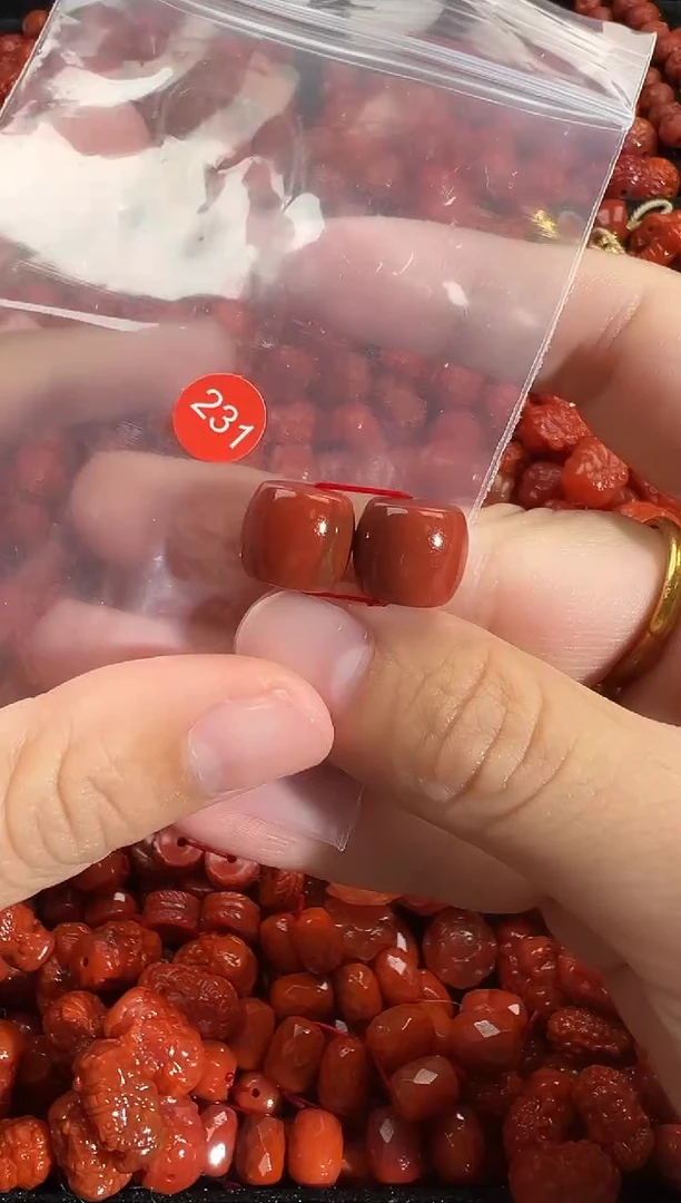 颈饰未镶嵌南红玛瑙1