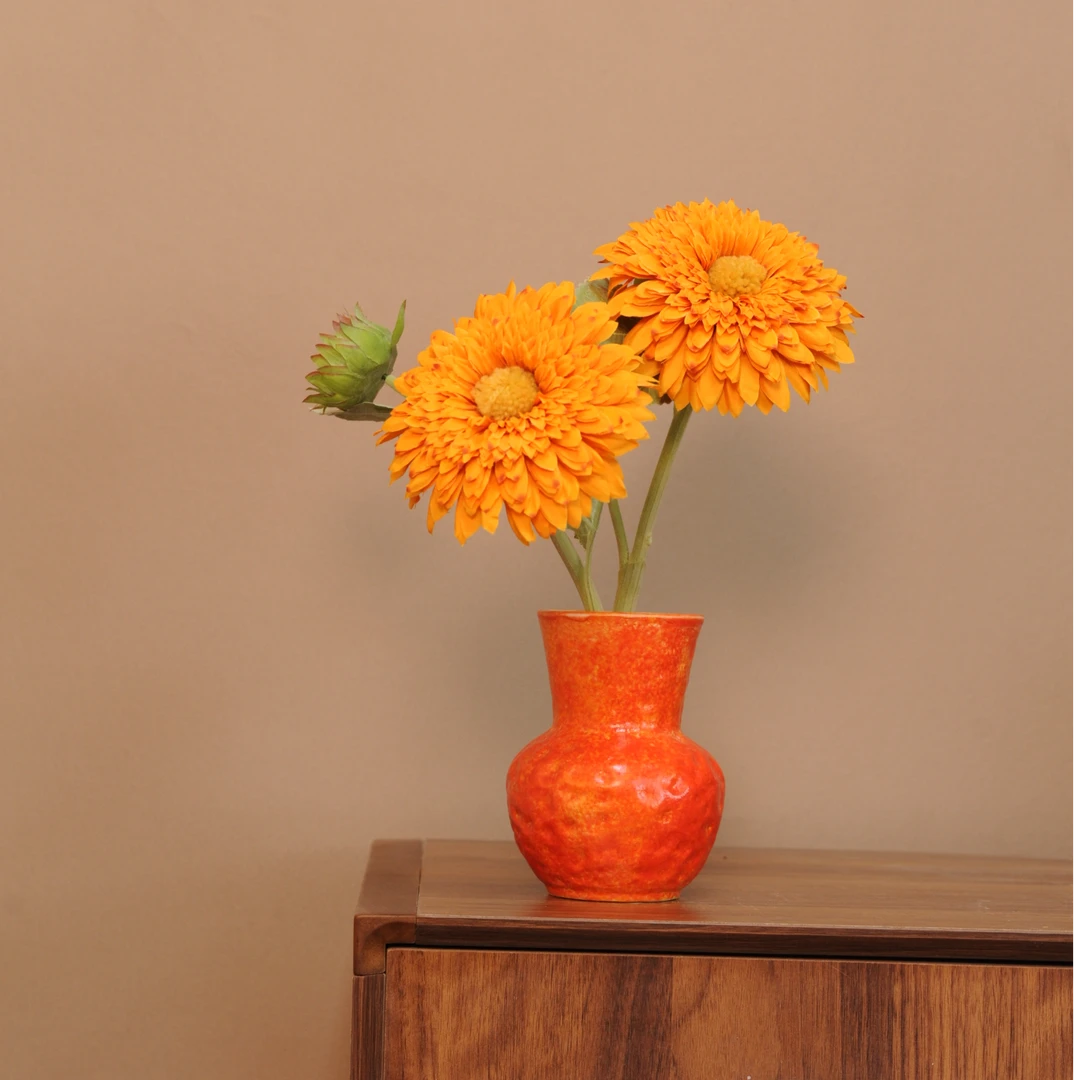 景德镇手绘艺术感花瓶（tyx手捏款红天球瓶】）（高15cm 口9cm）