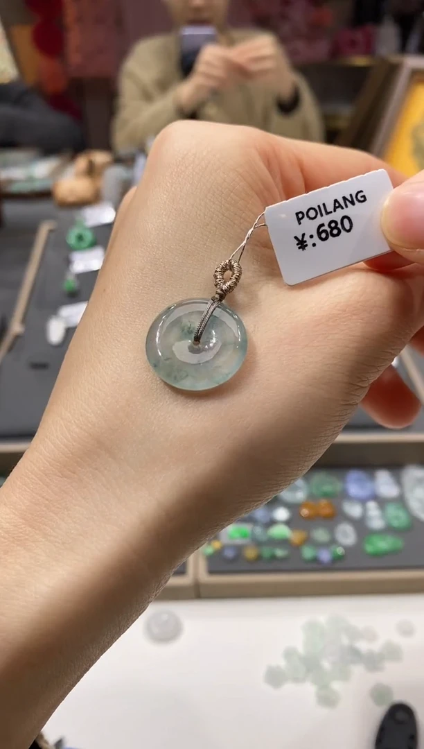 颈饰未镶嵌翡翠平安扣