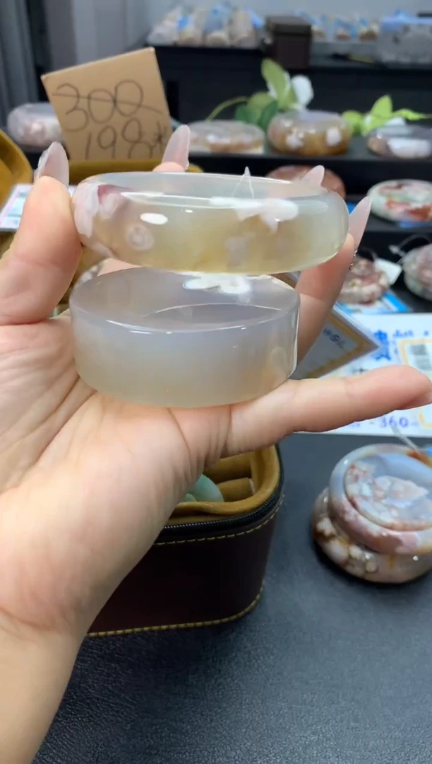 未镶嵌手镯石英质玉（63-64圈口）赠送镯心