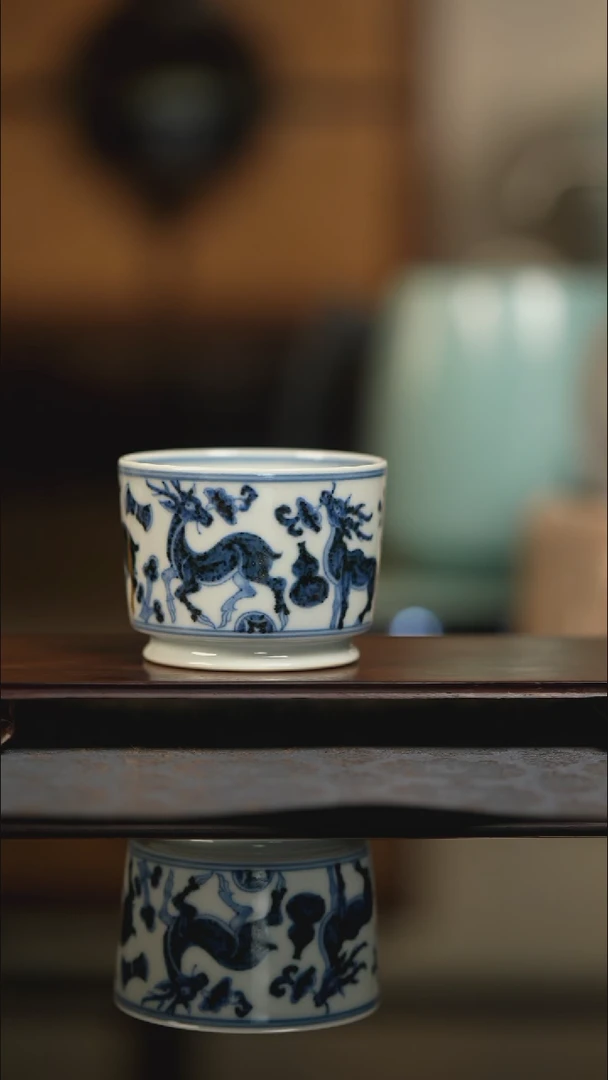 明续幽蓝鹿纹容天杯