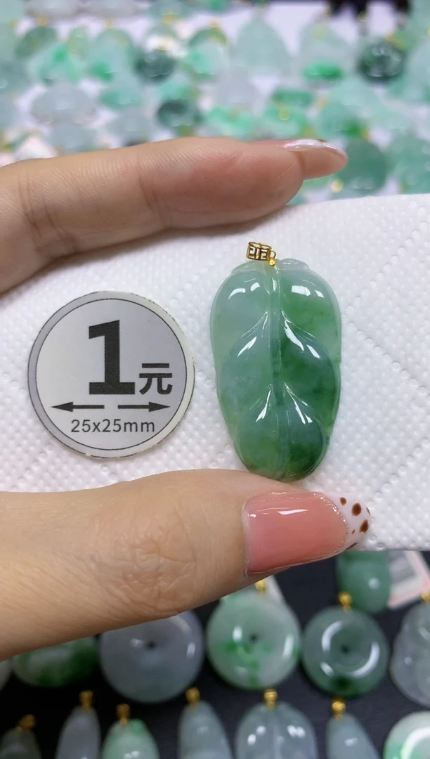 颈饰18K金镶嵌翡翠天然翡翠A货