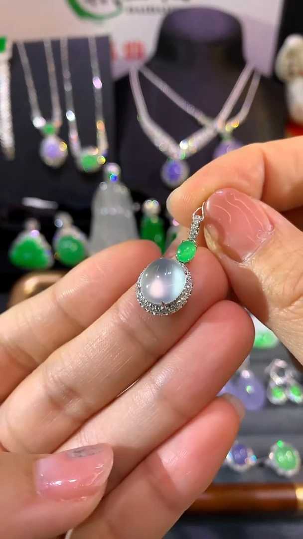 吊坠(不含链)18K金镶嵌翡翠吊坠