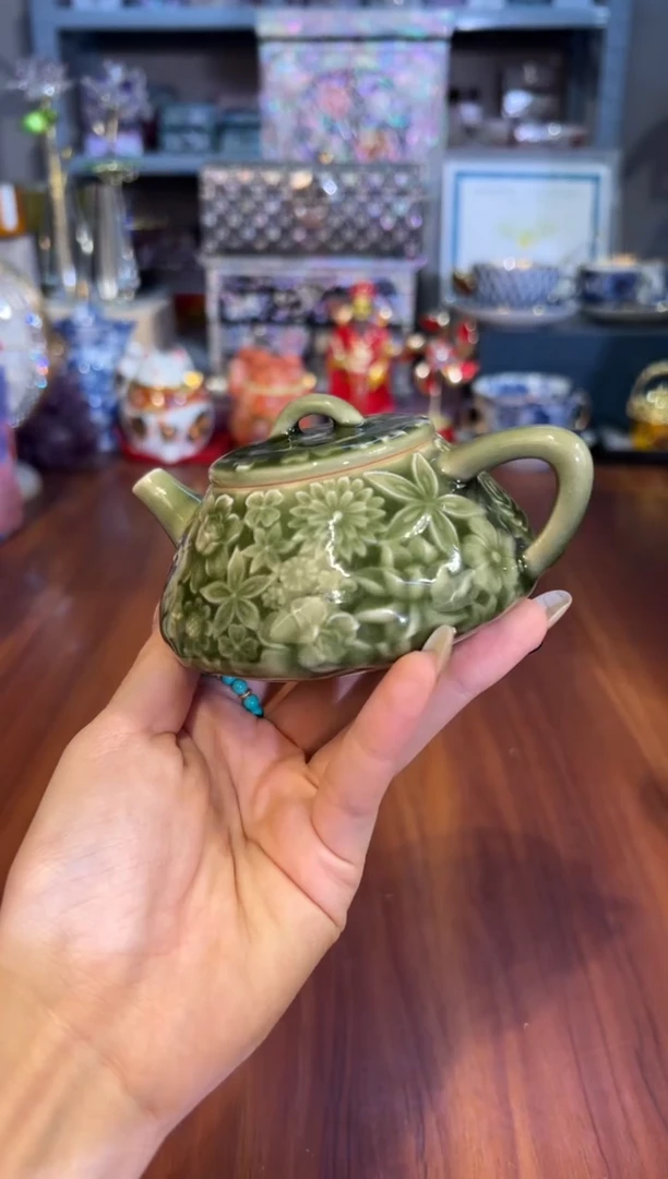 109青瓷梅子青茶壶
