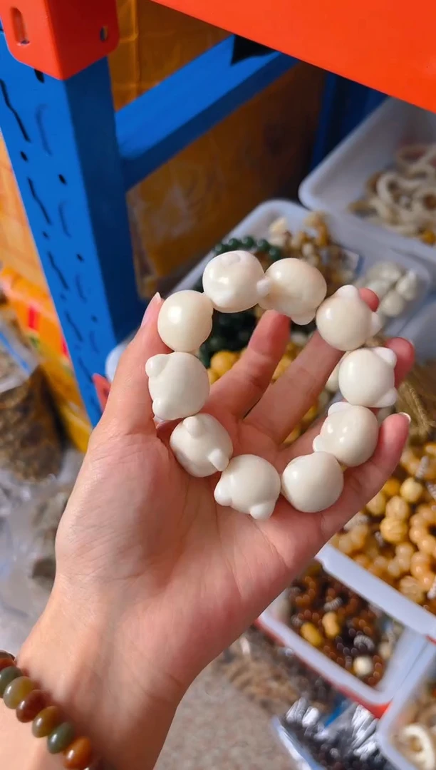 吊坠菩提根/象牙果白色大熊头单圈