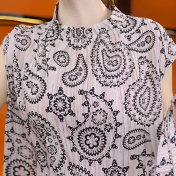 2025苏杭新款气质高端优雅显瘦高级感 黑白太阳花圆领连衣裙