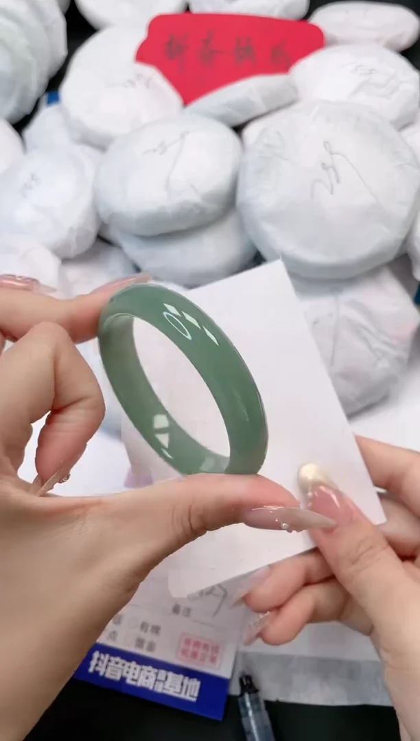 【闪购商品】石英质玉手镯未镶嵌198-53