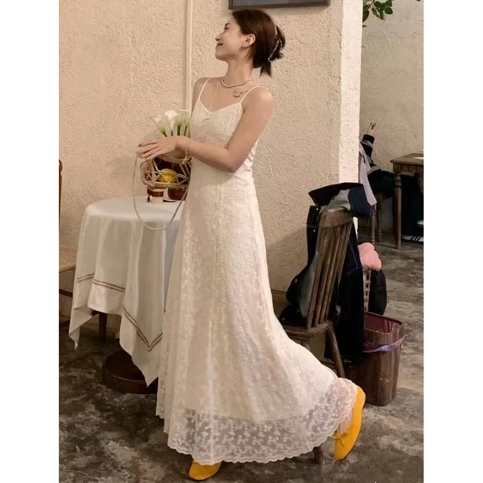 气质米白蕾丝吊带连衣裙女2025春夏季新款高级感修身长款背心裙子