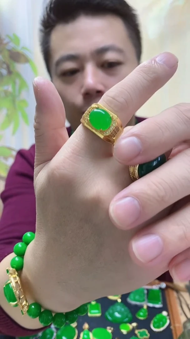 14K金镶嵌翡翠耳饰马鞍戒指金