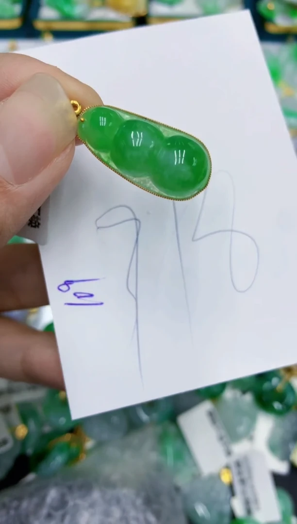 翡翠18K金镶嵌颈饰1111111111