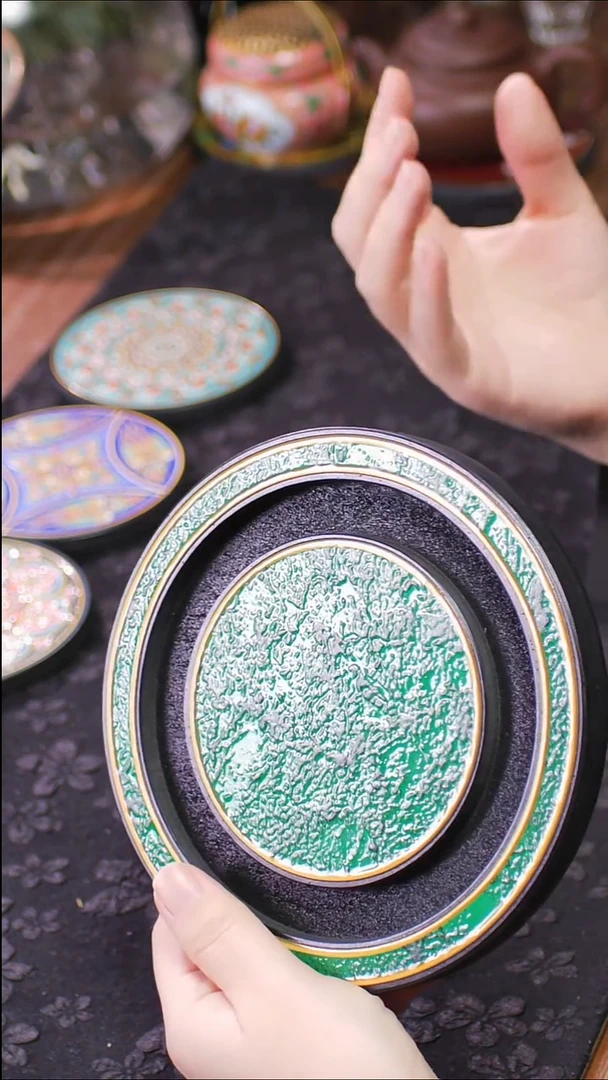 壹藏贰宝碧绿色图案小壶承