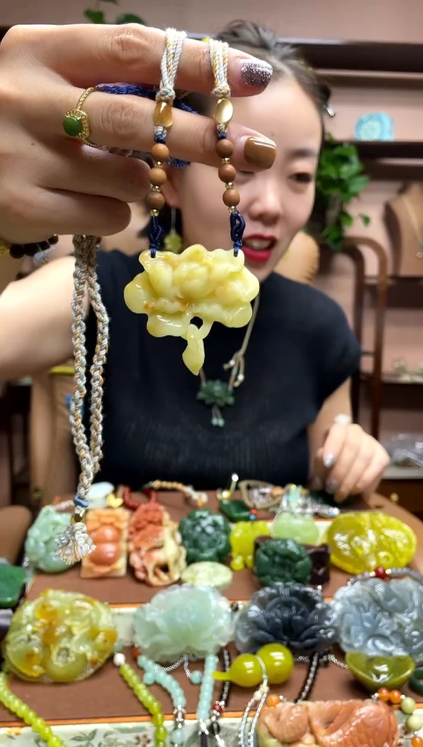 未镶嵌岫玉吊坠·