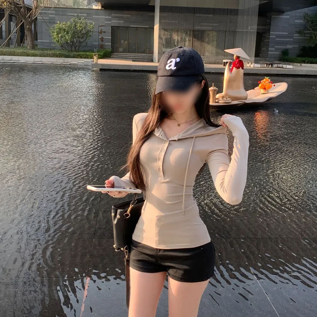 早秋半开扣连帽卫衣内搭长袖上衣女简约美式辣妹修身显身材T恤