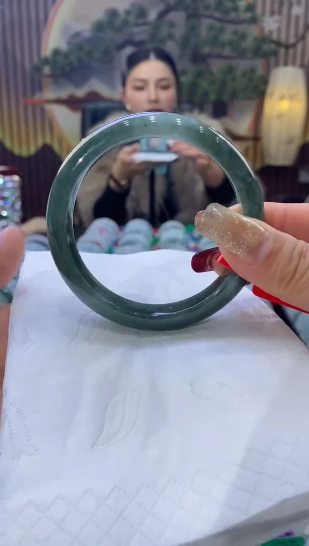 【闪购商品】翡翠手镯未镶嵌多人08257