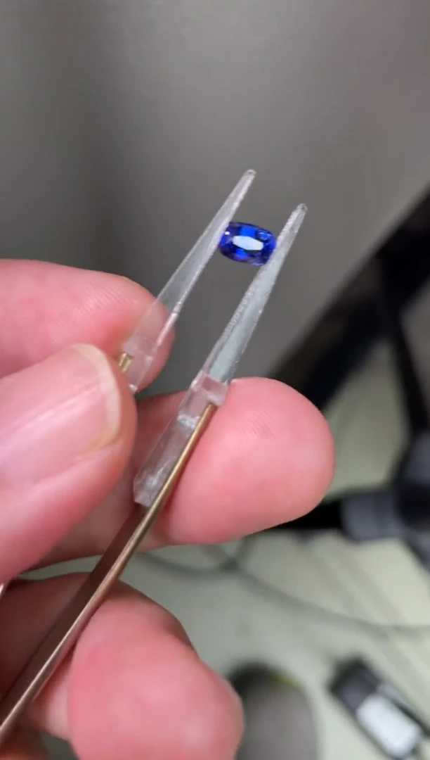 蓝宝石裸石未镶嵌有烧1.07克拉蓝宝石