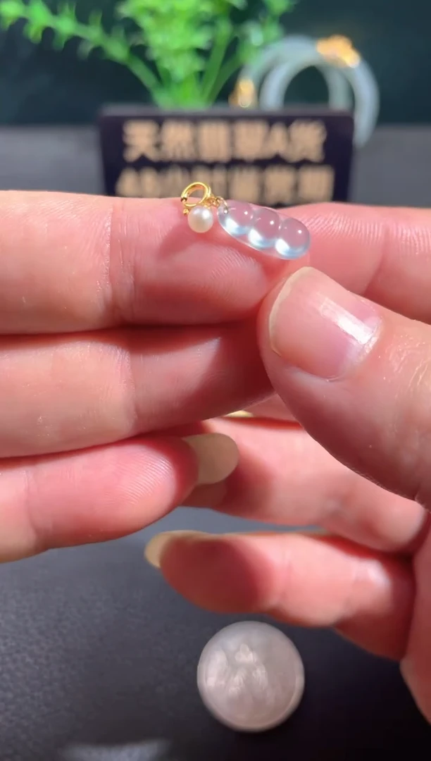 翡翠18K金镶嵌颈饰翡翠