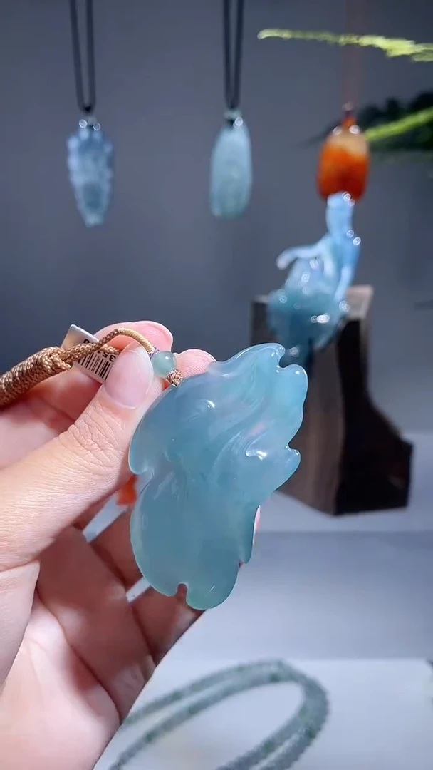 颈饰未镶嵌翡翠随形